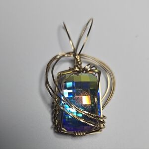 Elegant Gold Wire Wrapped Iridescent Necklace
